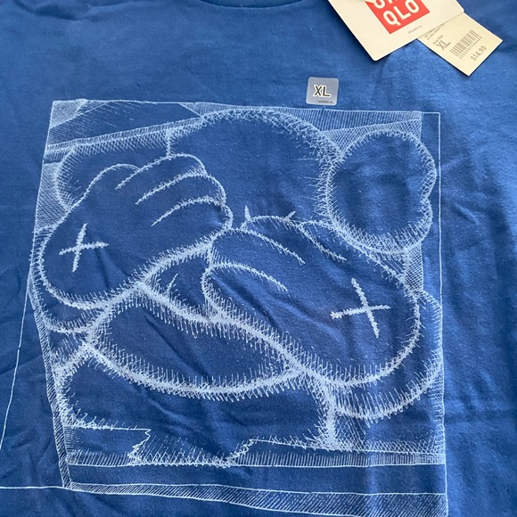 Kaws Uniqlo Tee - Picture 2 of 4